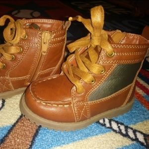 Toddler boys zip and tie boots-size 6